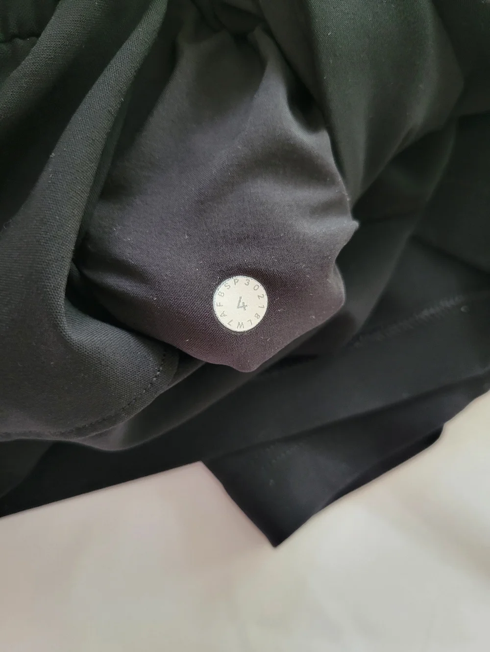 Lululemon On The Fly Shorts Woven Solid Black Size 4‎
